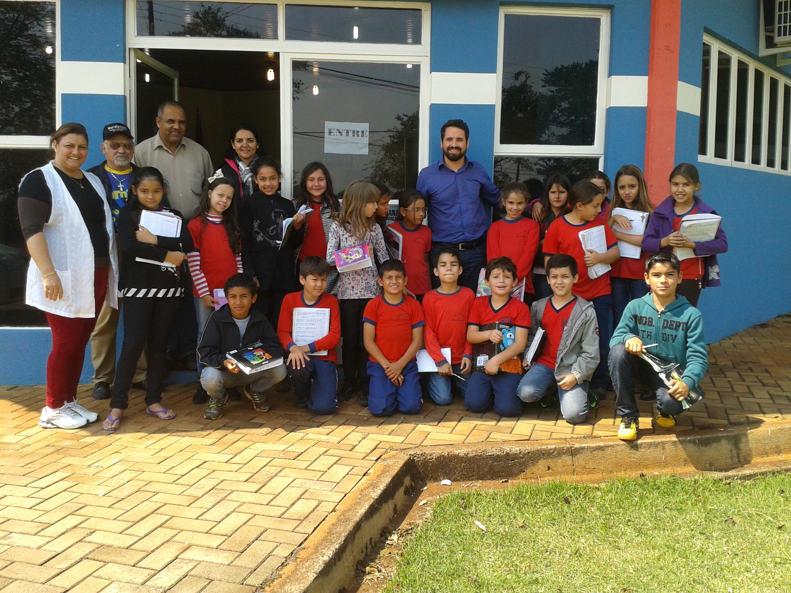 ALUNOS DA ESCOLA MUNICIPAL VISITAM CÂMARA MUNICIPAL 